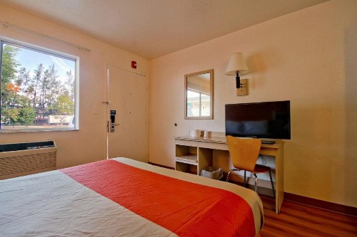 Travelodge by Wyndham Pompano Beach - image 6