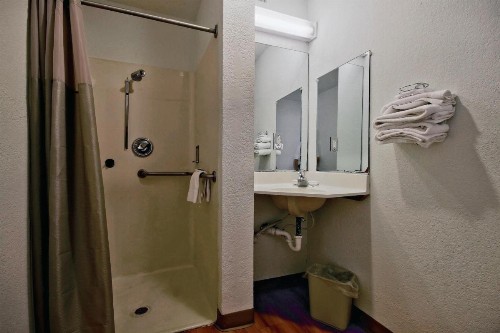 Travelodge by Wyndham Pompano Beach - image 7