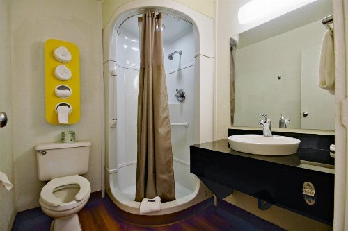 Travelodge by Wyndham Pompano Beach - image 8