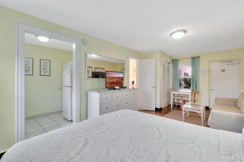 Seahorse Guesthouse - image 2