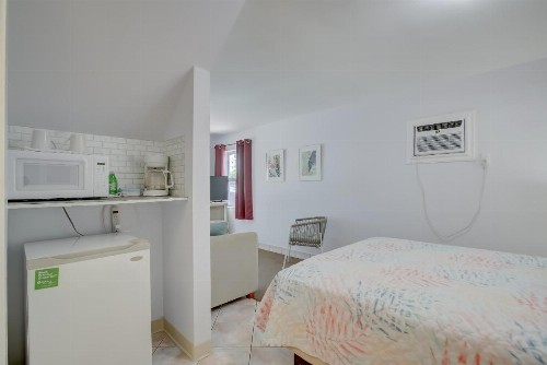 Seahorse Guesthouse - image 41