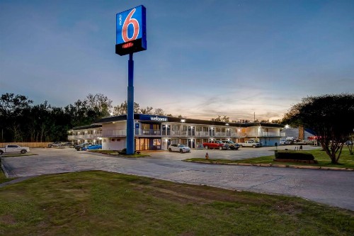 Motel 6-Port Allen LA - Baton Rouge - image 1