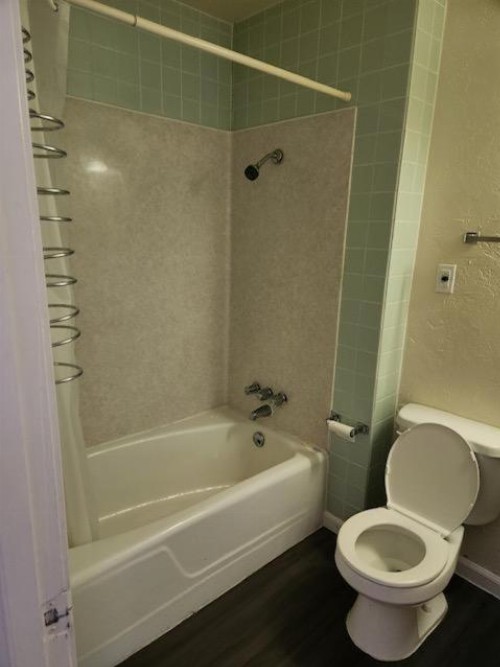 Fairmount Motel - image 10