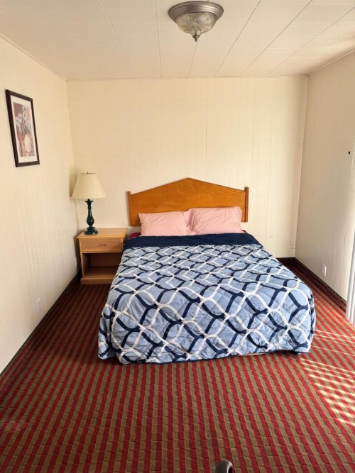 Fairmount Motel - image 13