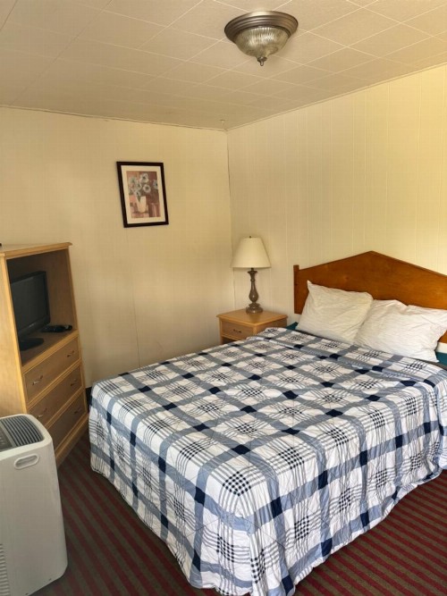 Fairmount Motel - image 15