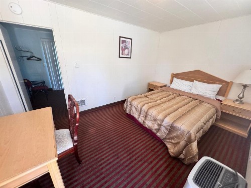 Fairmount Motel - image 3