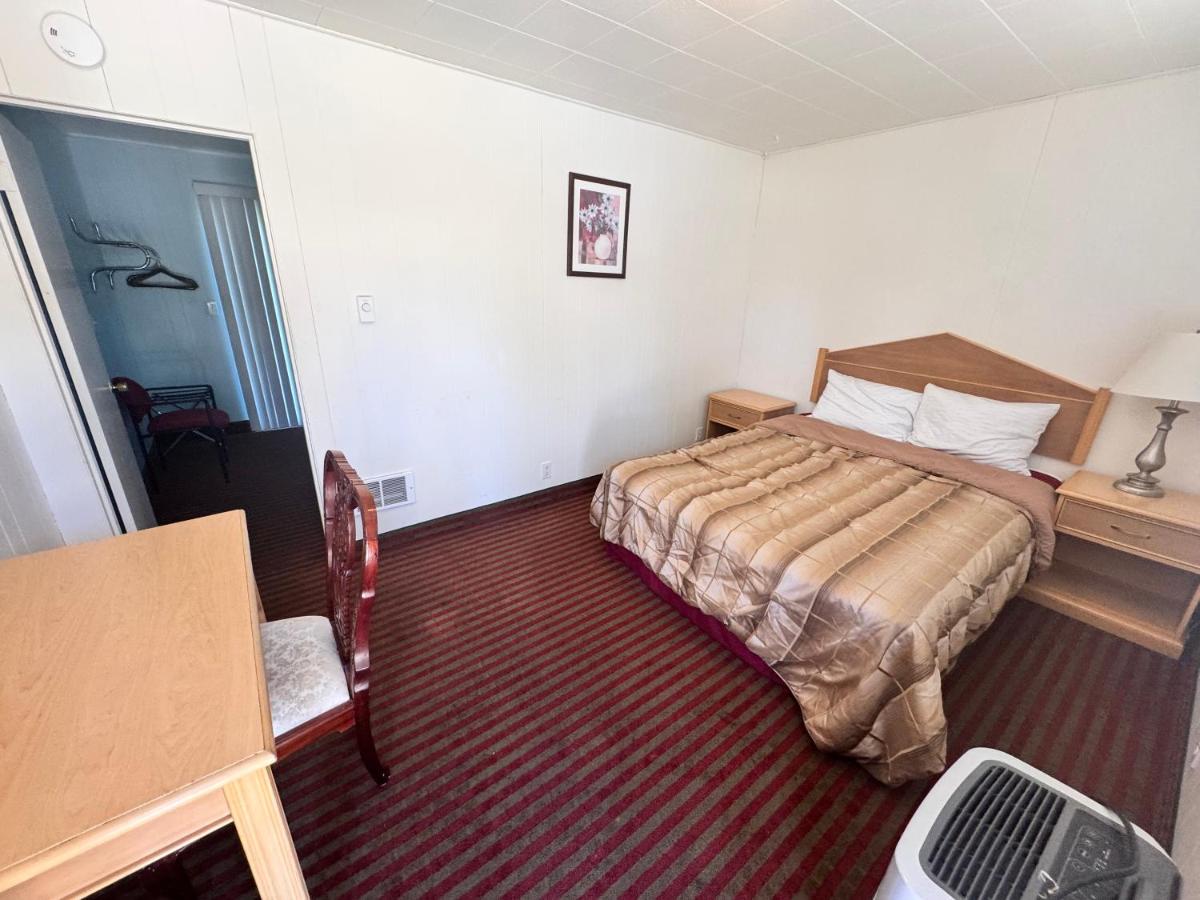 Fairmount Motel - image 3