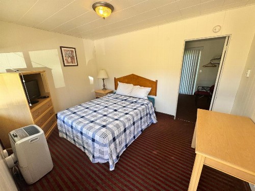 Fairmount Motel - image 5