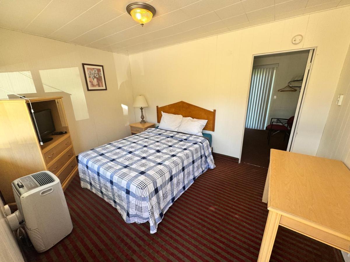 Fairmount Motel - image 5