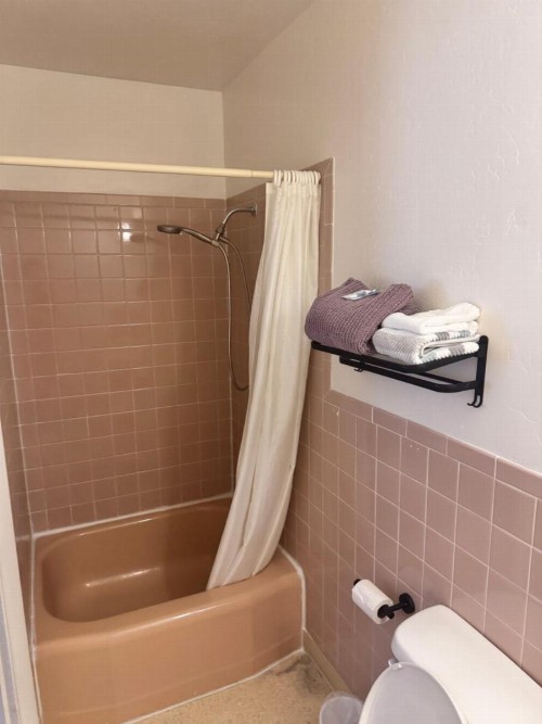 Fairmount Motel - image 9