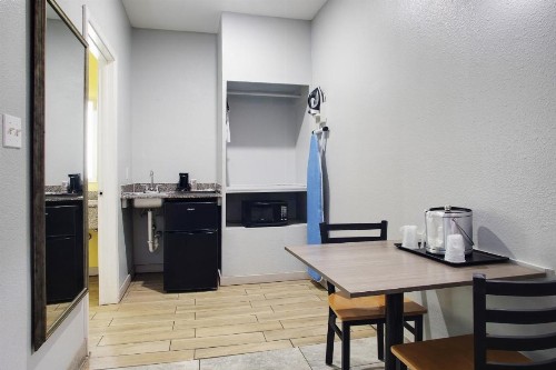Plantation Suites and Conference Center - image 12