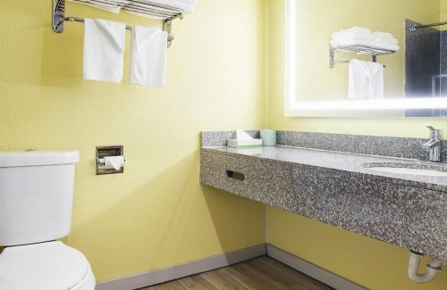 Plantation Suites and Conference Center - image 25