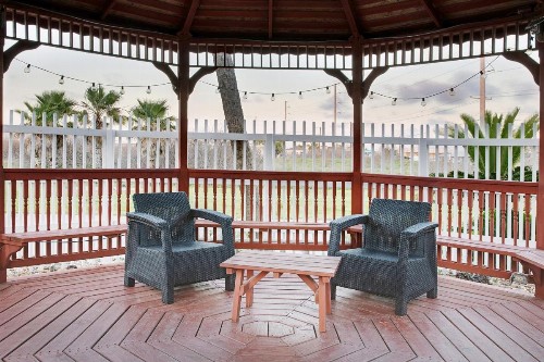 Plantation Suites and Conference Center - image 37