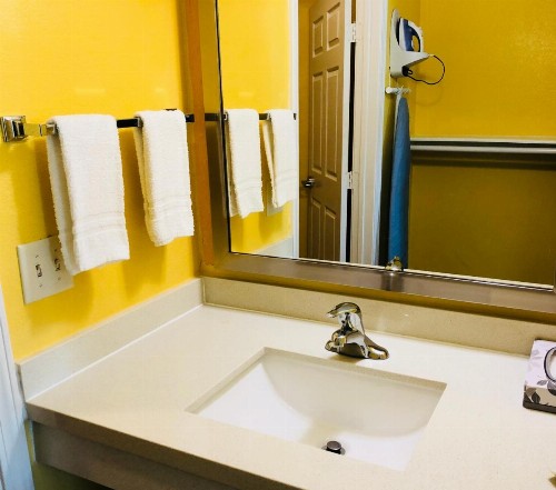Days Inn by Wyndham Port Aransas TX - image 24