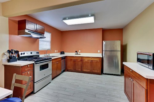 Captains Quarters Inn - image 12