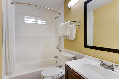 Captains Quarters Inn - image 15