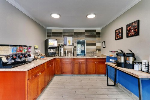 Captains Quarters Inn - image 23