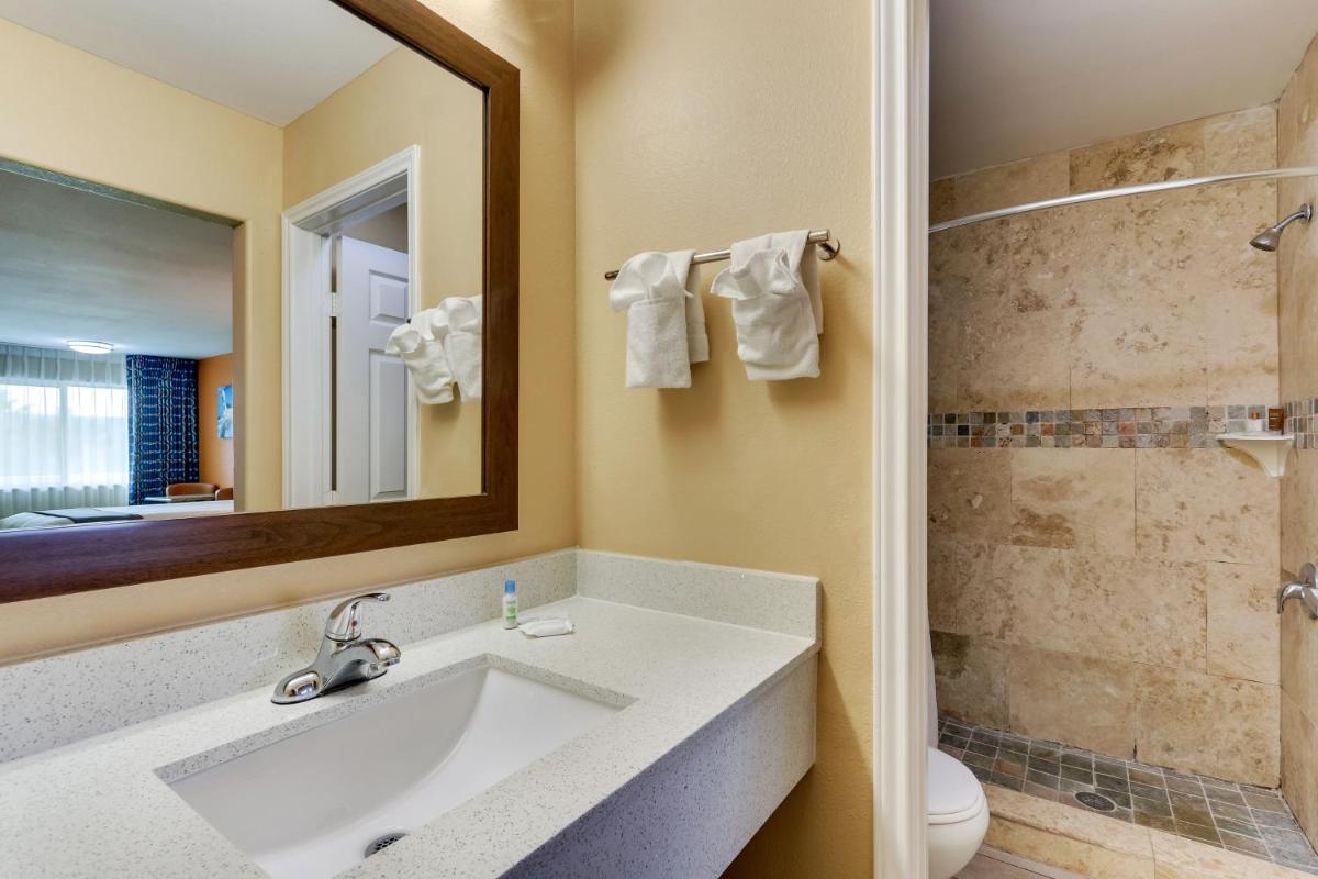 Captains Quarters Inn - image 3