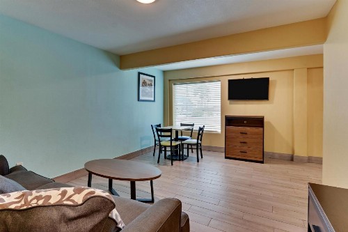 Captains Quarters Inn - image 32