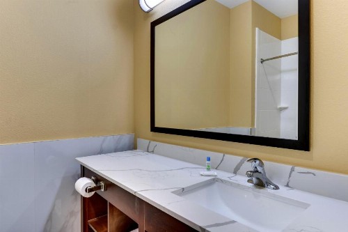 Captains Quarters Inn - image 33