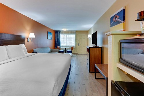Captains Quarters Inn - image 36