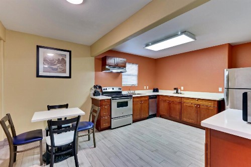 Captains Quarters Inn - image 40