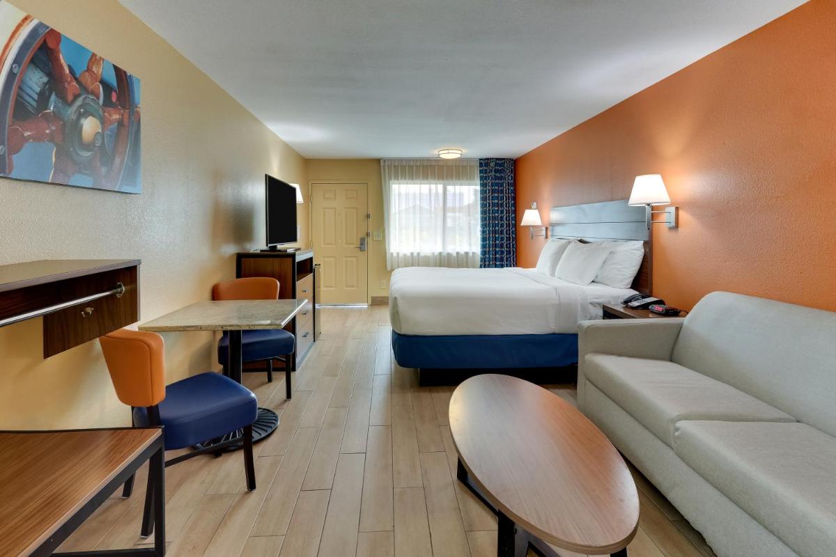Captains Quarters Inn - image 5