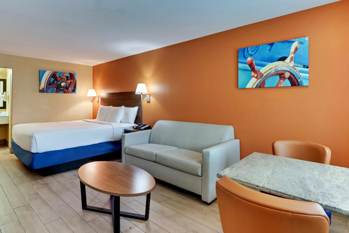 Captains Quarters Inn - image 7