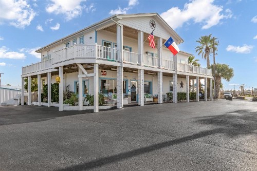 Tropic Island Resort - image 3