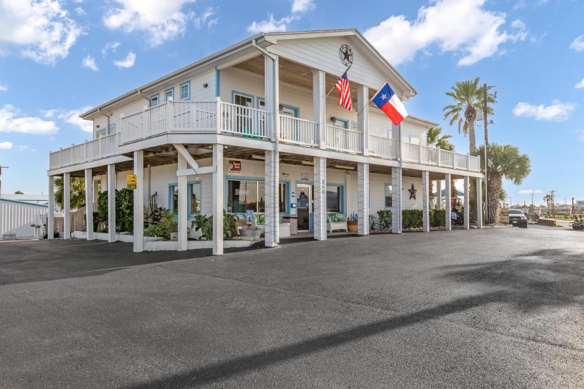 Tropic Island Resort - image 3