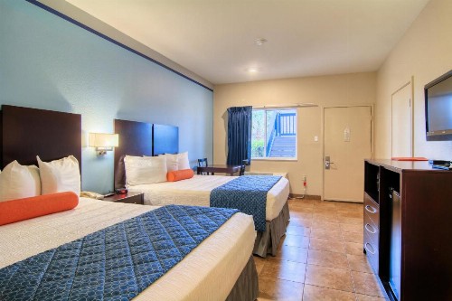 Alister Square Inn - image 35