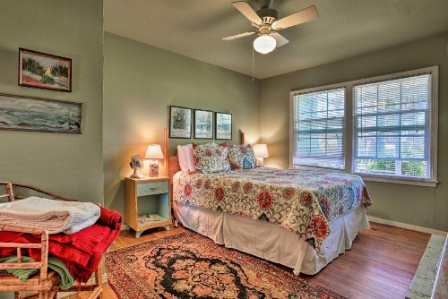 Port Aransas House - Walk to Coast and Fishing! - image 10