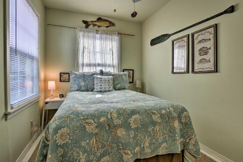 Port Aransas House - Walk to Coast and Fishing! - image 2
