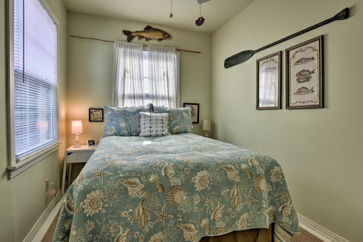 Port Aransas House - Walk to Coast and Fishing! - image 2