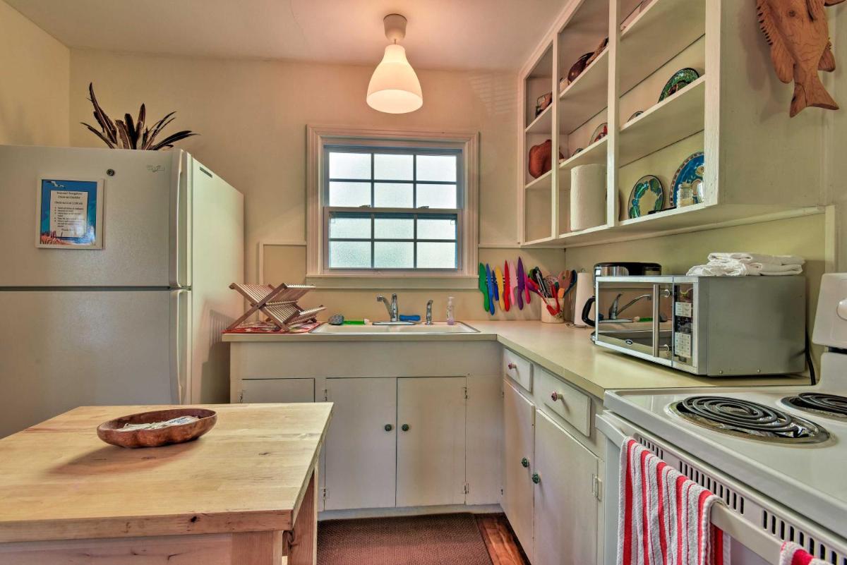 Port Aransas House - Walk to Coast and Fishing! - image 4