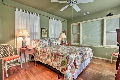 Port Aransas House - Walk to Coast and Fishing! - image 6
