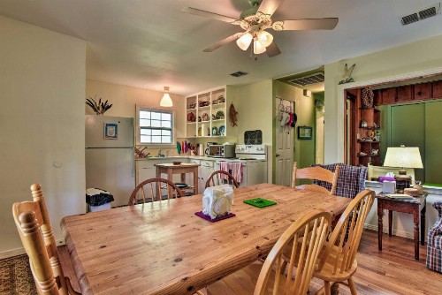 Port Aransas House - Walk to Coast and Fishing! - image 9