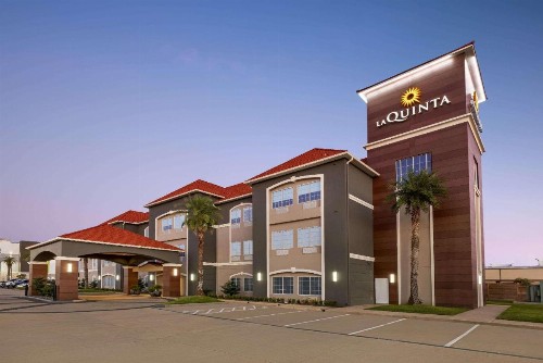 La Quinta by Wyndham Port Arthur - image 1