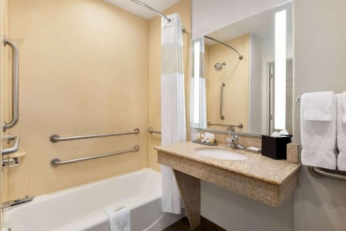 La Quinta by Wyndham Port Arthur - image 18