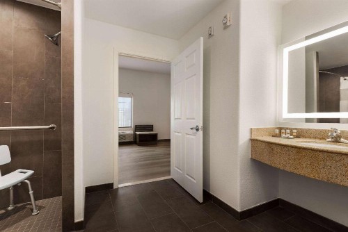 La Quinta by Wyndham Port Arthur - image 7