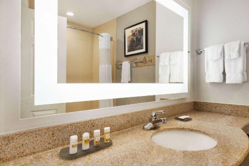 La Quinta by Wyndham Port Arthur - image 8