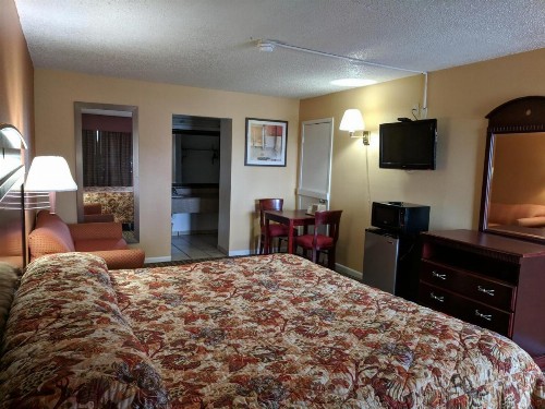 Royal Inn - image 4