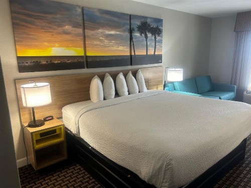 Days Inn by Wyndham Port Charlotte Town Center - image 13