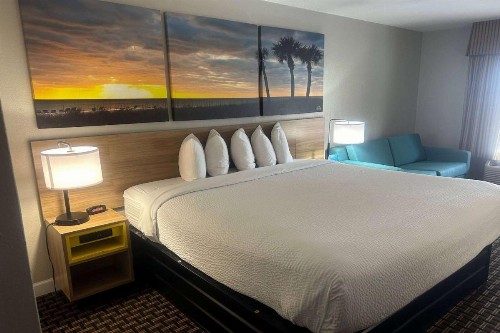 Days Inn by Wyndham Port Charlotte Town Center - image 24