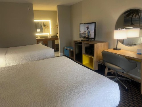 Days Inn by Wyndham Port Charlotte Town Center - image 3