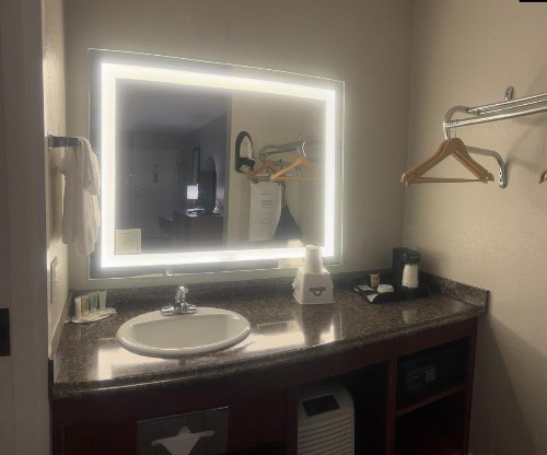 Days Inn by Wyndham Port Charlotte Town Center - image 30