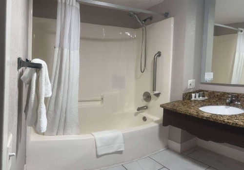 Days Inn by Wyndham Port Charlotte Town Center - image 32