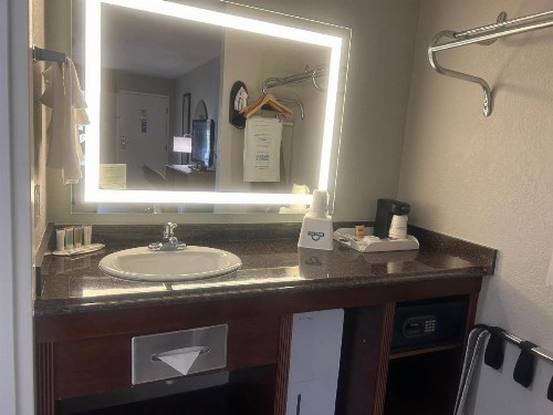 Days Inn by Wyndham Port Charlotte Town Center - image 8