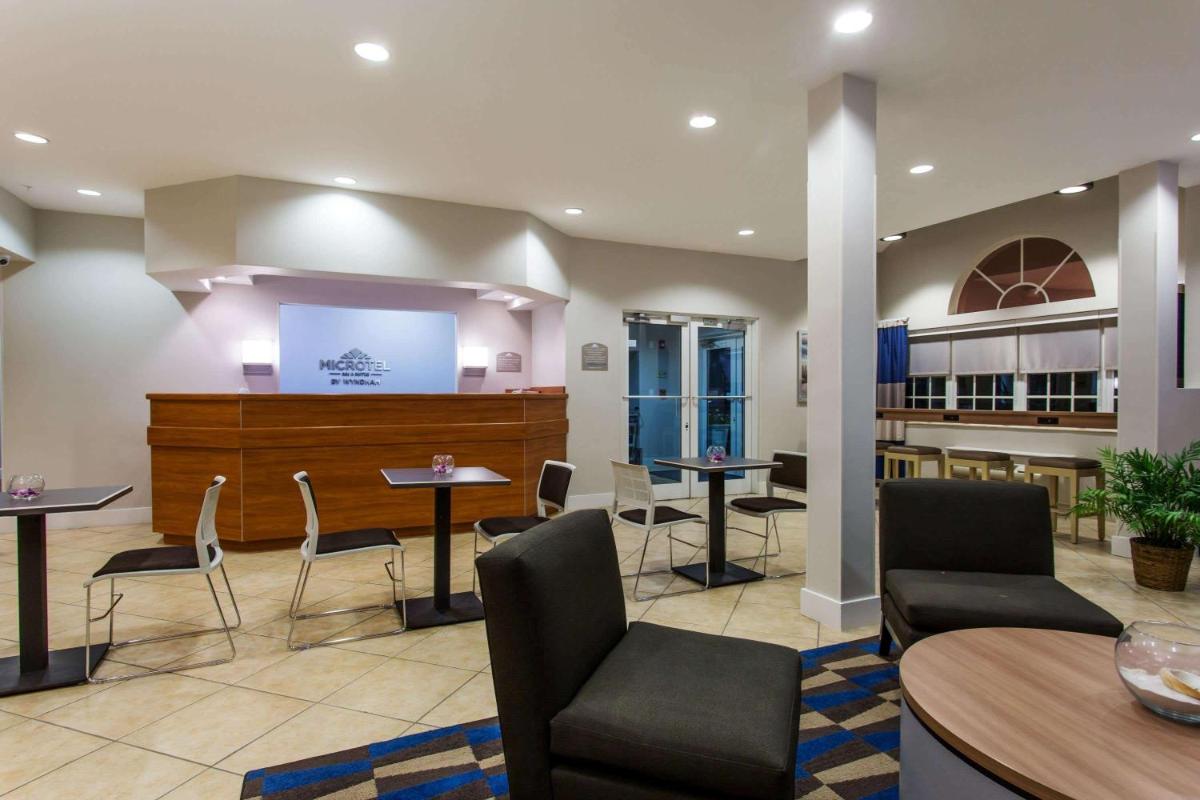 Microtel Inn and Suites by Wyndham Port Charlotte - image 3