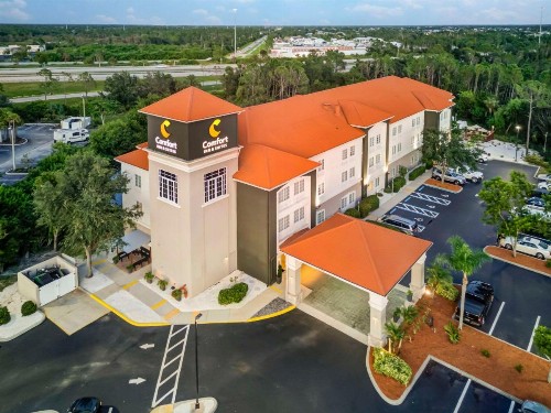 Comfort Inn & Suites - image 14